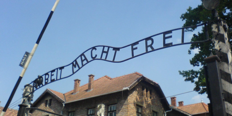 קצין בצבא ארה״ב הושעה לאחר שהשתמש בביטוי ״העבודה משחררת״