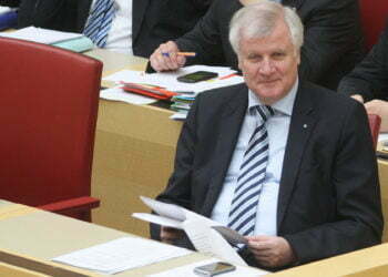 גרמניה מקדמת מתן אזרחות למשפחות שנמלטו מהמשטר הנאצי