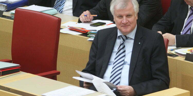 גרמניה מקדמת מתן אזרחות למשפחות שנמלטו מהמשטר הנאצי