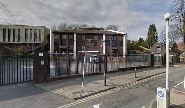 רב אורתודוקסי בבריטניה טוען: הקהילה רוצה לפטר אותי בגלל עמדותי השמרניות