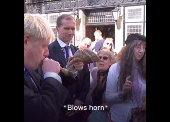 מה קורה כשבוריס ג׳ונסון מנסה לתקוע בשופר