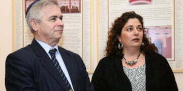 דיפלומטית שקידמה 'נשים עושות שלום' במזרח התיכון, תסייע כעת למשפחות של קורבנות שואה