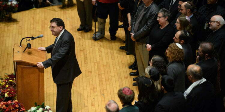 רב מפיטסבורג קורא לתובע הכללי של ארה"ב לוותר על עונש מוות ליורה מבית הכנסת