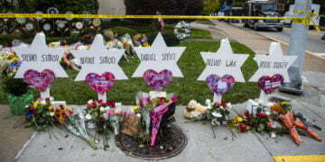 קריאה לדקת דומיה להזדהות עם יהודי פיטסבורג ביום השנה לפיגוע בבית הכנסת