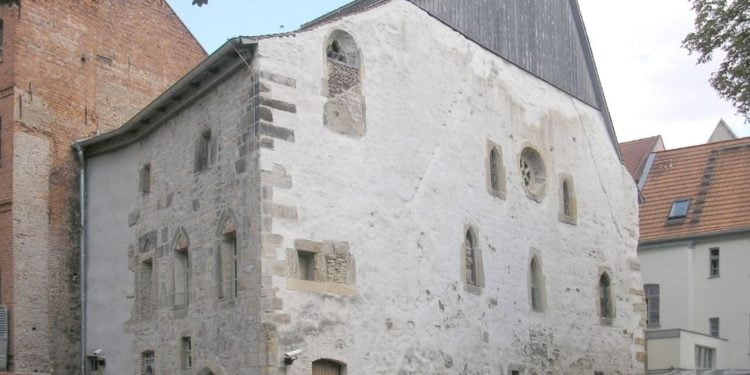 מתנת הארגונים הנוצרים בגרמניה לקהילה היהודית – ספר תורה חדש