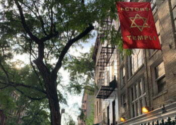 מקדש השחקנים: הצצה אל בית הכנסת שבו התפללו גדולי הכוכבים של ברודוויי