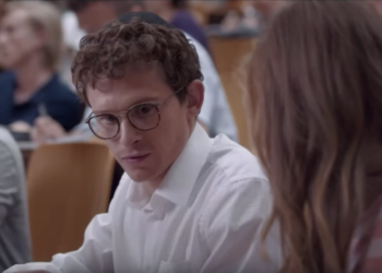 קומדיה חדשה בנטפליקס:  חרדי צעיר שמתאהב בלא-יהודייה