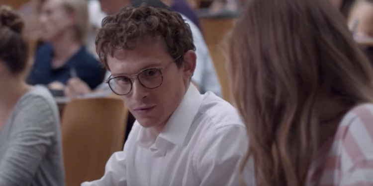 קומדיה חדשה בנטפליקס:  חרדי צעיר שמתאהב בלא-יהודייה