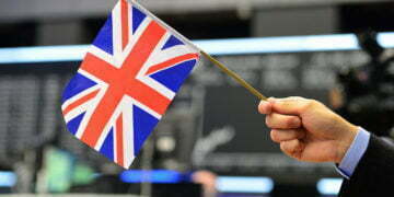 בריטניה: מועמד שמרני לפרלמנט האשים רבנים ישראלים ב״שטיפת מוח״ ליהודים המבקרים בארץ