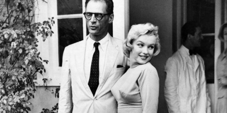 החנוכייה של מרילין מונרו למכירה תמורת 150,000 דולר