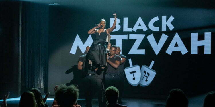 בלאק מצווה: הקומיקאית טיפאני האדיש גילתה שהיא יהודייה, ונהנית מכל רגע