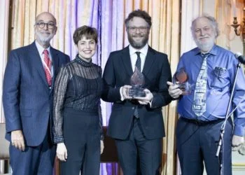 פרס לסת' רוגן ולאביו על תרומתם לקידום היידיש