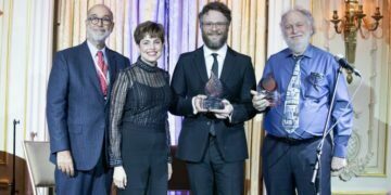 פרס לסת' רוגן ולאביו על תרומתם לקידום היידיש