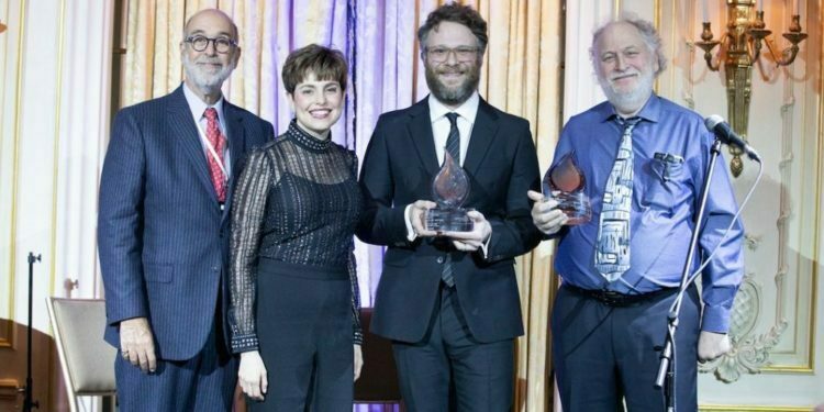 פרס לסת' רוגן ולאביו על תרומתם לקידום היידיש