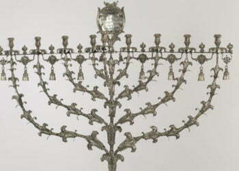 החנוכייה היקרה בעולם עומדת שוב על רגליה