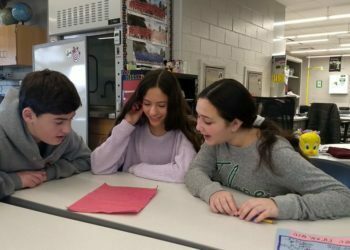 בלי לדבר על יהדות או על ציונות, לימודי העברית פורחים בבתי הספר הציבוריים בארה״ב