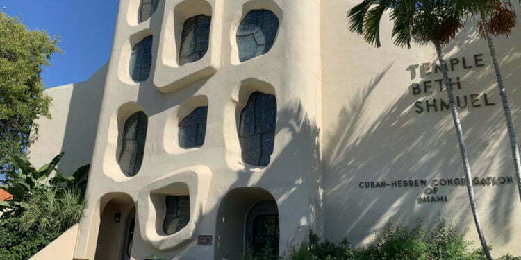 במיאמי, היהודים שנמלטו מקובה נאבקים לשמר את מורשתם