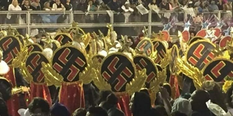 תהלוכת קרנבל בברזיל הציגה תחפושות עם צלבי קרס. למנהיגים היהודים זה לא הפריע