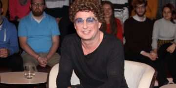 הקומיקאי הגרמני התנצל בשידור על מעשי אביו בתקופת השואה – וספג מתקפות מנאו-נאצים