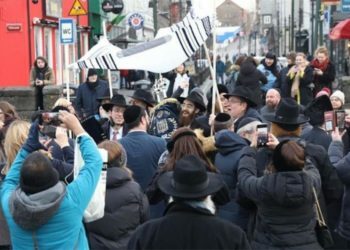 איסלנד: ספר תורה ראשון יוצב בבירה