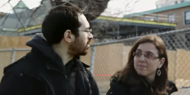 קנדה: זוג חרדי לשעבר תובע את הממשלה על שלא דאגה שיקבלו חינוך הולם