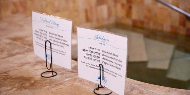 מדוע קהילות יהודיות ממשיכות לפתוח את המקוואות בעיצומה של התפרצות נגיף הקורונה