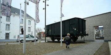 בלגיה: היסטוריונים התפטרו ממוזיאון השואה בגלל כוונה לחלוק כבוד לפעילה אנטי-ישראלית