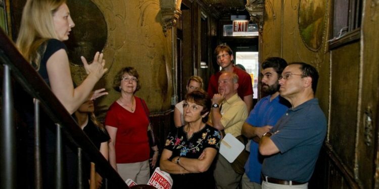 קורונה ויהודי ארה״ב: מרכזים קהילתיים נסגרים, ארגונים יהודיים מפטרים עובדים, מוזיאונים סוגרים שערים