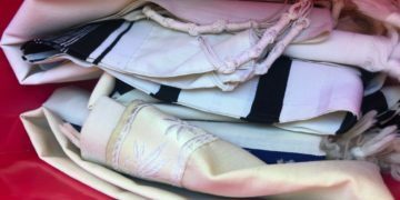 בגלל הקורונה: לחברה קדישא בניו יורק אזלו הטליתות לקבורת המתים. הקהילה כולה התגייסה לעזרה