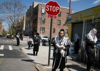 בחברה החרדית בברוקלין, מי שמתלונן נגד הפרות הסגר, מסתכן בהחרמה