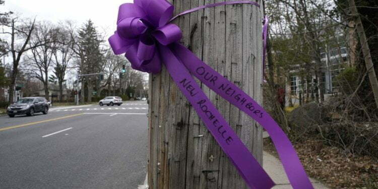 הפרבר היהודי השקט של הורי היה מוקד התפרצות הקורונה בניו יורק. השגרה עדיין רחוקה