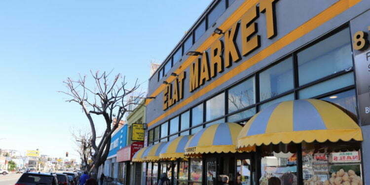 חנות המכולת בלוס אנג׳לס אליה באים יהודים ממוצא איראני לחפש זיכרונות, טעמים, וגם שידוכים