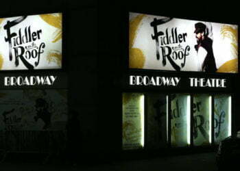 המחזמר ״כנר על הגג״ מועלה ברציפות כמעט כל יום מאז שנות ה-60. נגיף הקורונה שם קץ גם לכך