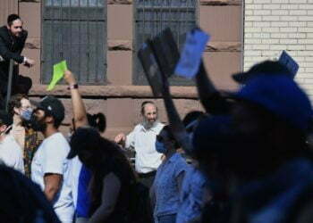 גל המחאות בארה״ב מתקבל ברגשות מעורבים אצל היהודים האורתודוקסים