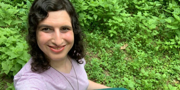 להפוך לרבנית: איך זה לצאת מהארון כטרנסג'נדר כאשר אתה נשוי לרבה