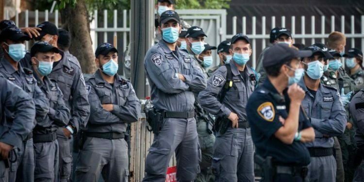 מה לומדים השוטרים האמריקנים בישראל, ומדוע זה כל כך שנוי במחלוקת