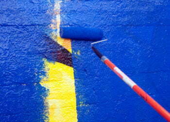 אני יהודייה. היא מוסלמית. ביחד, הסרנו כתובת-קיר אנטישמית