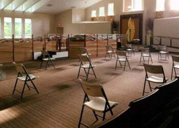 תפילות מקוצרות, מניינים מתחלפים ואוהלים מחוץ לבית הכנסת – כך נערכת הקהילה האורתודוקסית לימים הנוראים בעידן הקורונה