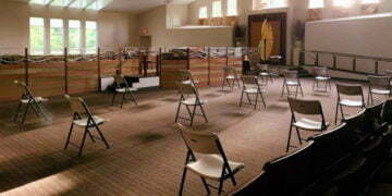 תפילות מקוצרות, מניינים מתחלפים ואוהלים מחוץ לבית הכנסת – כך נערכת הקהילה האורתודוקסית לימים הנוראים בעידן הקורונה