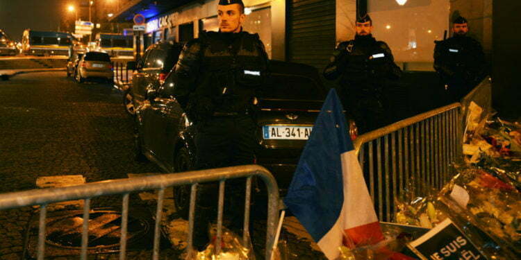 בצרפת, שוטרים אלימים הם ״יהודים מלוכלכים״