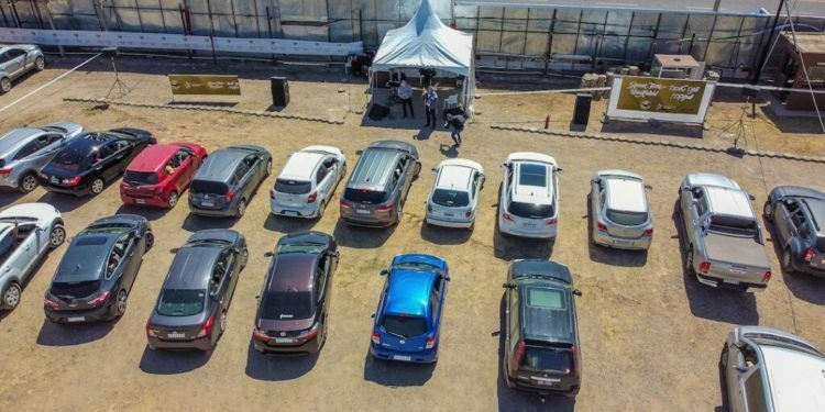 ארגנטינה: תפילת דרייב אין לראש השנה, בהשראת יריד המכוניות