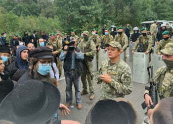 עדות מהגבול: חסידי ברסלב תקועים במחנה המעבר, רועדים מקור, אבל לא מוותרים