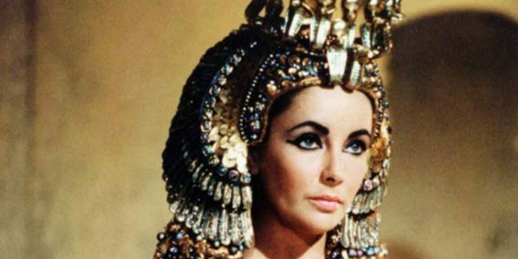 מה קורה כששחקנים יהודים משחקים תפקידים לא יהודים, ואיך זה מסתבך כשישראל נכנסת לתמונה?