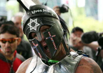 האם ה״נערים הגאים״ ממתגים עצמם מחדש כארגון אנטישמי גזעני?