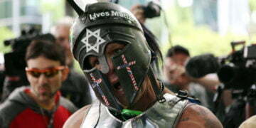 האם ה״נערים הגאים״ ממתגים עצמם מחדש כארגון אנטישמי גזעני?