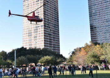 יהודי טקסס לא מוותרים על חנוכה, למרות מגבלות הקורונה