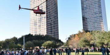 יהודי טקסס לא מוותרים על חנוכה, למרות מגבלות הקורונה