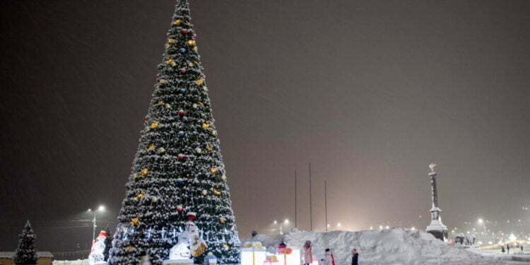 זה אולי דומה לעץ חג המולד, אבל יהודי ברית המועצות לשעבר לא מתכוונים לוותר על מסורת ה׳יולקה׳