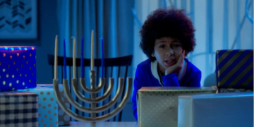 "במקרה, גם הם יהודים": דויד דיגס על ייצוג יהודים שאינם לבנים בסרטון החנוכה החדש שלו