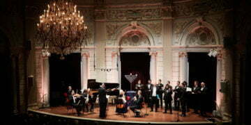 עשרות שנים לאחר השואה, חג החנוכה שב לאולם הקונצרטים המלכותי של אמסטרדם